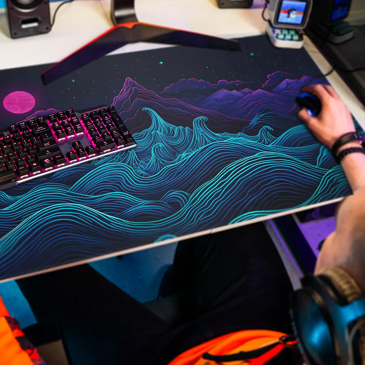 Podkładka pod Mysz Retrowave Mountains - Image 2